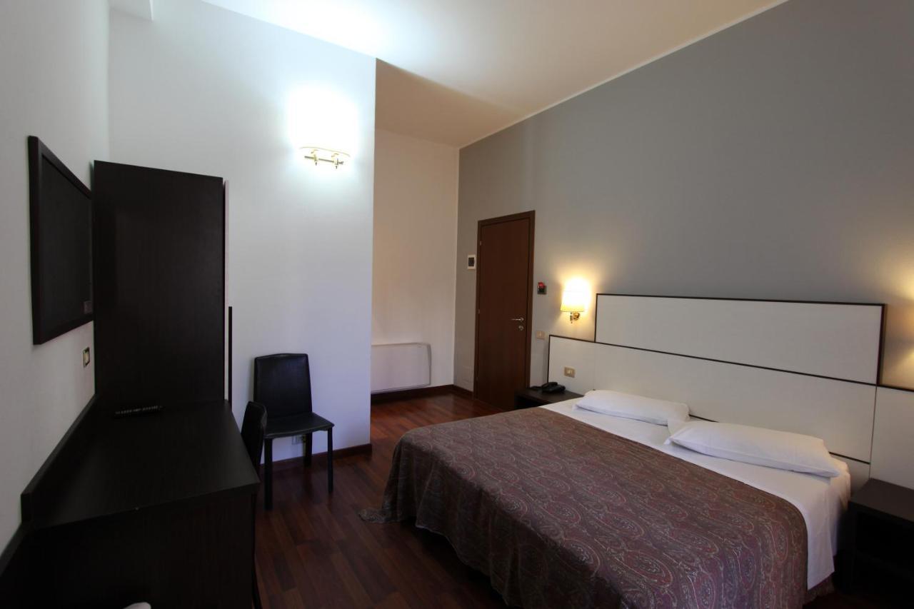Lux Hotel Durante Милан Экстерьер фото